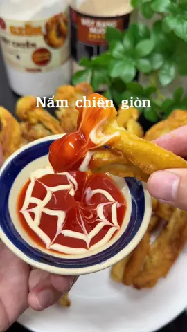 Phần ..: Nấm chiên giòn. Món nhà nghèo, không mua được tôm, thịt, gà đành phải chiên nấm. 😋  #nauancungtiktok #namchiengion #reviewanngon #naudeanngon #ancungtiktok #chongnauvokhen #xuhuong 