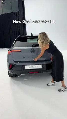 World premiere: The new 2025 Opel Mokka GSe — sporty Corsa sibling with 280 hp, bold new design, upgraded infotainment, and electric power. #jessicarmaniac 