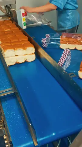 Bread packing machine #bread package machine #food packing machine #bread equipment 