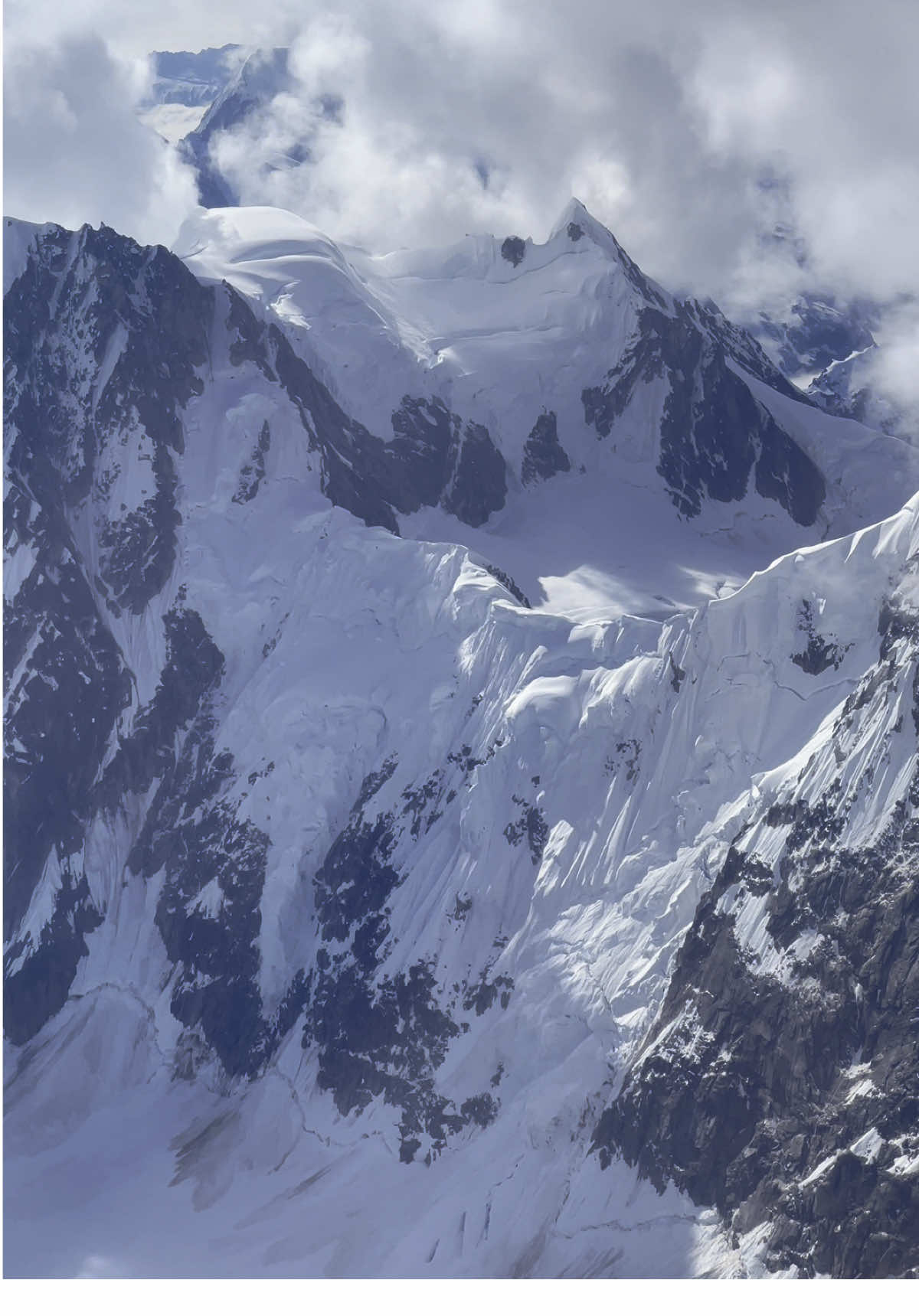 absolutely a must do when in Denali, Alaska 🏔️ Denali Peak Experience Flight 📍Denali Air #alaska #denali #mountain #flight #mustdo 