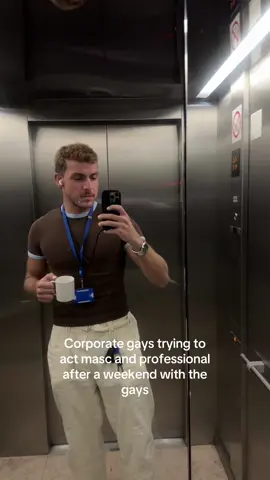Day 2 of coming to the office. This trend has never been more relatable to me #corporatelife #fyp #remotework #lisbon 