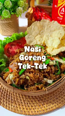 Suka penasaran gak sih sama nasi goreng tek-tek abang pinggir jalan kenapa bisa enak banget? Ternyata rahasianya pakai kecap manis ABC doooong. Hari ini aku coba bikin eh ternyata mirip bgt! Coba kalian tebak kira-kira spesialnya di mana 🤭