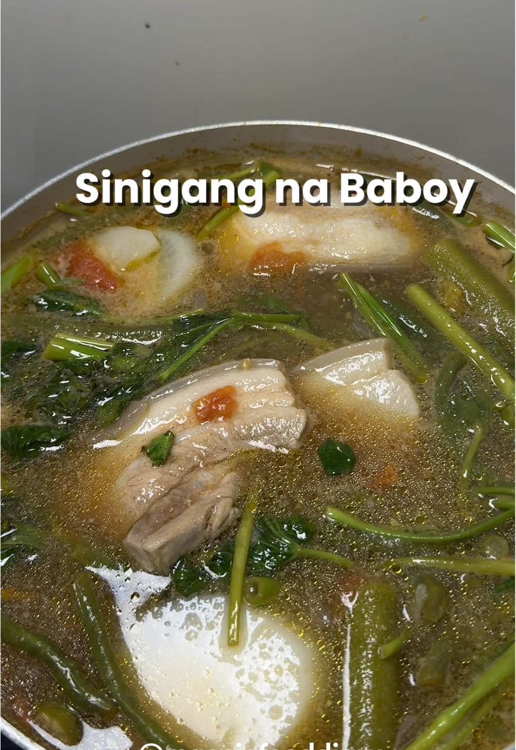 Sinigang na baboy Recipe 🥰 Kanya kanyang sandok nalang ng kanin 🥰🥰 #FoodieTokPH #foodietok #homecooking #lutoserye #uotd 