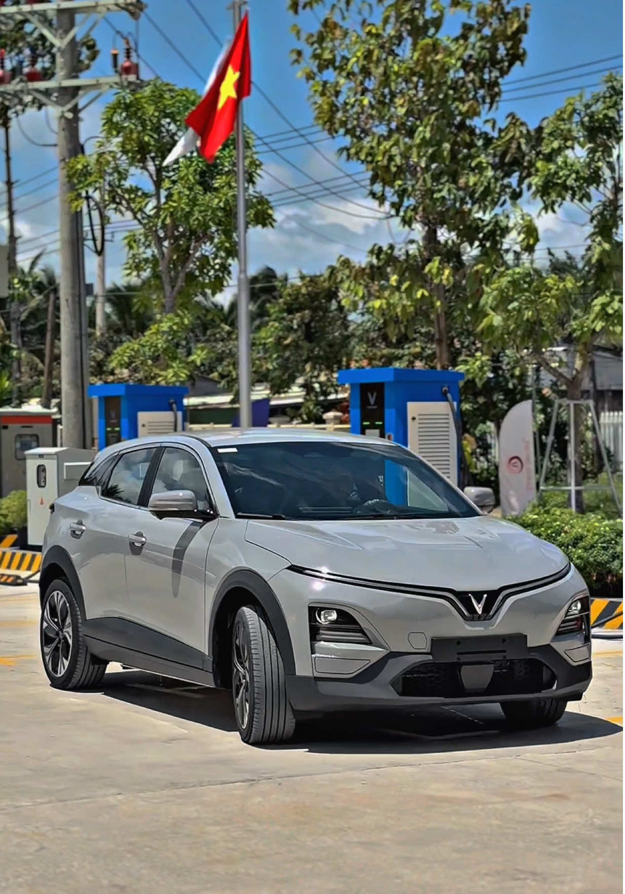 Vf6 plus màu xám xi măng mơi - xe có sẵn tại showroom mời khách hàng ghé xem ạ #vf6 #vinfast 