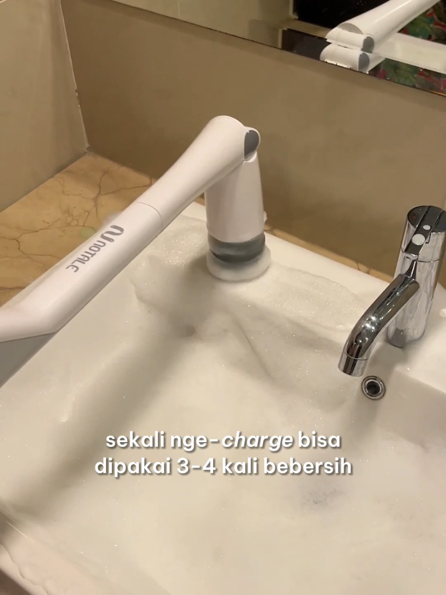 Takut sikat elektrik boros listrik? Tenang, Notale Spin Scrubber hemat kok! Cukup 1,5 jam ngecas, bisa dipakai 3–4 kali bersih-bersih. Masih ragu juga buat punya satu di rumah? 🤨 #sikatelektrik #sikatwc #sikatmultifungsi #spinscrubber 