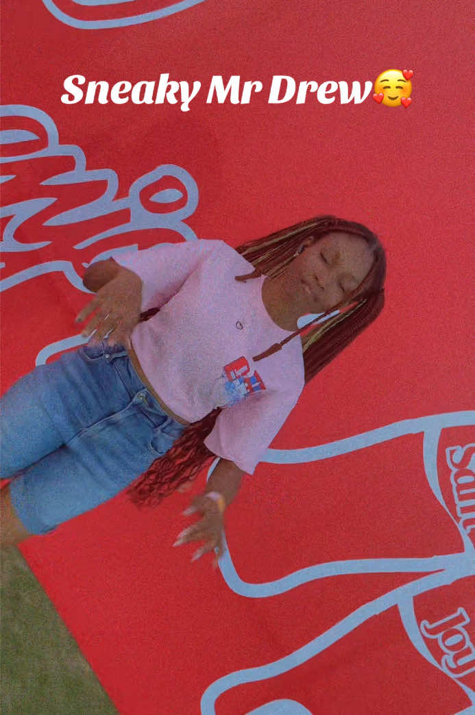👍 or 👎 Thought to use sneaky as my first dance challenge at the absa Coca-Cola event @Mr.Drew dc:@INCREDIBLEZIGI 🇬🇭🐐 #dancer #sneakymrdrew #sneakychallenge #tiktok #tiktokghana #afrobeats 