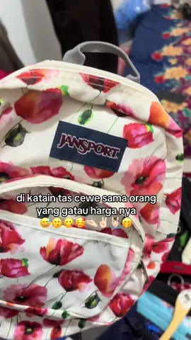 senyumin aja,tas cewe juga adaaa ko #fyp #reals #jansport #_exitoscondbrand 