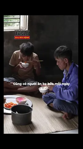 Có những gia đình ngồi đếm từng hạt cơm, từng miếng cà rốt vì sợ ăn hết rồi sẽ chẳng còn gì cho bữa sau #hoasengroup #hoasenhome #tonhoasen #ongnhuahoasen #ongthephoasen #maiamgiadinhviet #hoancanhkhokhan #pu