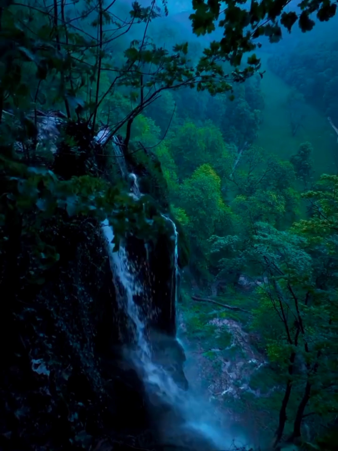 Beautiful waterfall views today no song without music feel this peace full life 💗🤗 #aestheticvibes #tiktoktrend #viralvideo #aesthetic 