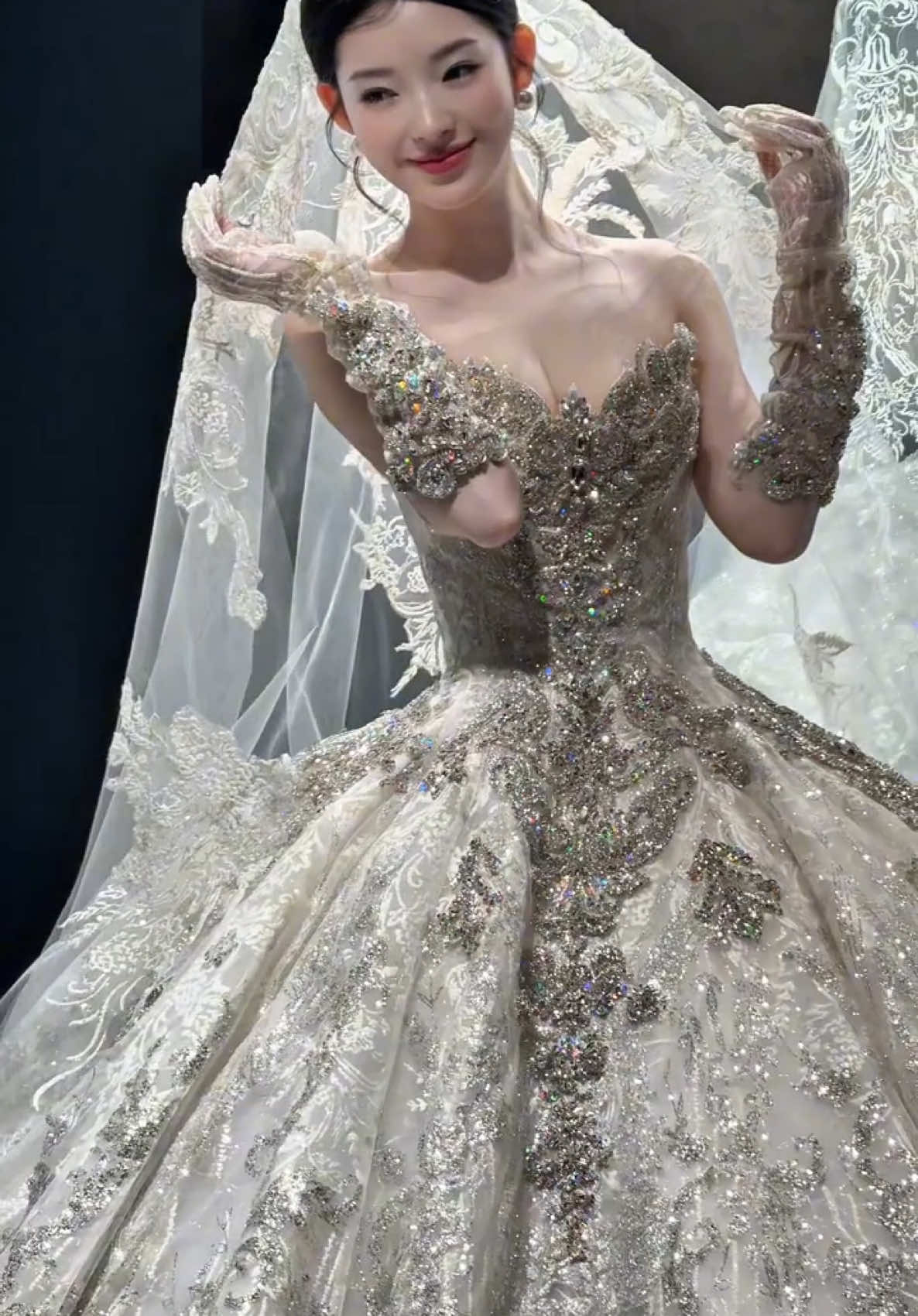 Thêm 1 chiếc váy luxury có sẵn cửa hàng tại Bắc Ninh nhé dâu xinh ơi. Dâu muốn thuê, thử, mua ib ạ #ảnh_cưới_đẹp #cô_dâu_xinh #đámcưới #đámcướimiềntây #cô_dâu_xinh_nhất #váycưới #cô_dâu_xinh_nhất #wedding #dress 