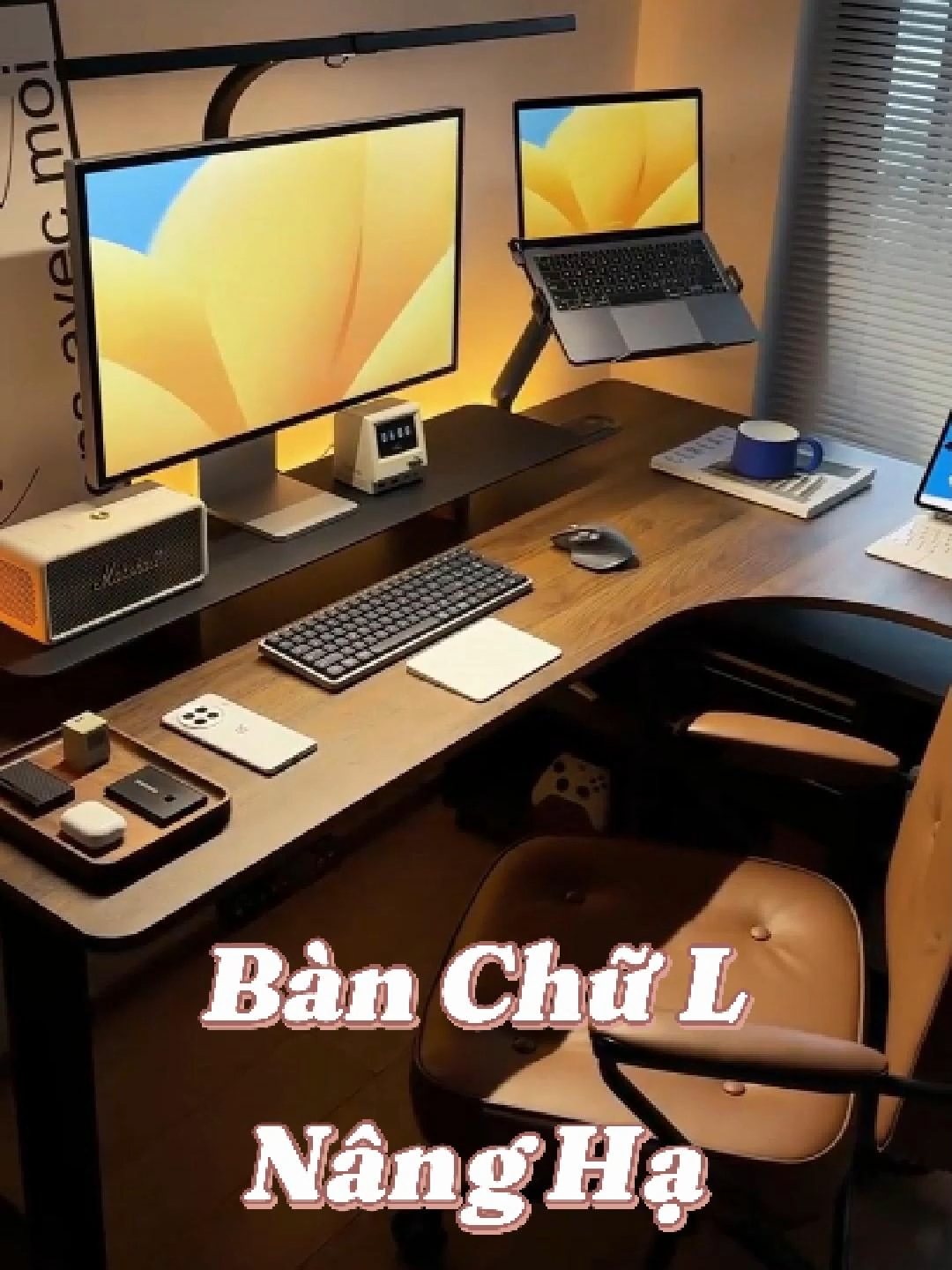 Bàn làm việc chữ L nâng hạ chỉnh điện #banlamviec #banlamviecthongminh #banchuL #banlamviecchuL #bangoctuong #banlamviectainha #giadung #esdenhome #giadungtienich #noithat