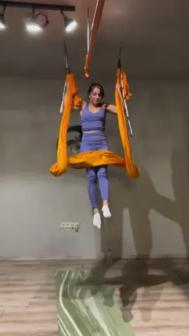 sürekli şikayet eden insanlardan kendini korumayı hatırlayalım 🌝🌝  #hamakyogası #aerialyoga #yoga  #bursayoga 