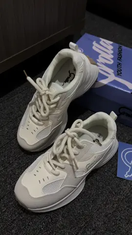 Aminin mo, ang ganda diba? #corollashoes #creatorsearchinsights 