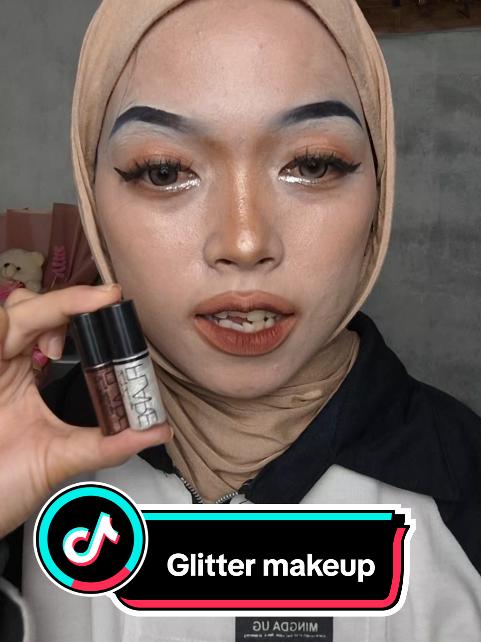 klik disini👉🏻@Dugong🦭 #glitter #makeup #fyp 