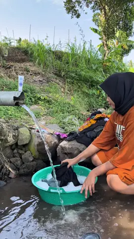 Kalau gak fyp parah nih 🥲panas panasan di sawah 🫣tapi untung ada sunscreen andalan @OWNER FALLIN BEAUTY @OWNER FALLIN BEAUTY @FALLIN_BEAUTY_AESTHETIC #fyp #fyppppppppppppppppppppppp #fallinbeauty #CapCut 