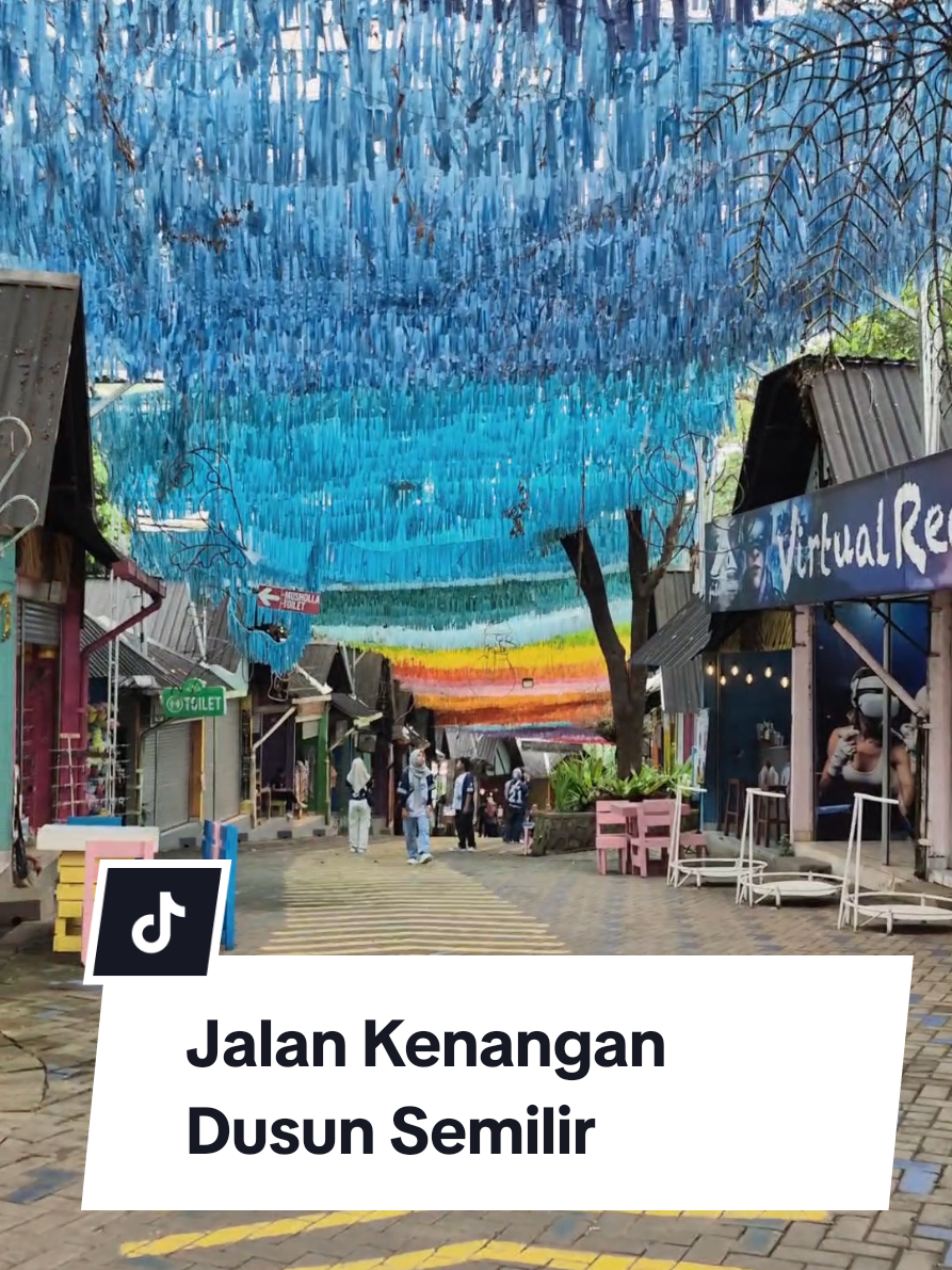 📍Dusun Semilir Semarang, Tempat Wisata paket lengkap, kamu bisa kulineran, photo photo, naik permainan, anak anak juga banyak spot aktifitas. #dusunsemilir #dusunsemilirbawen #wisatasemarang #semaranghits #rekomendasiwisata 