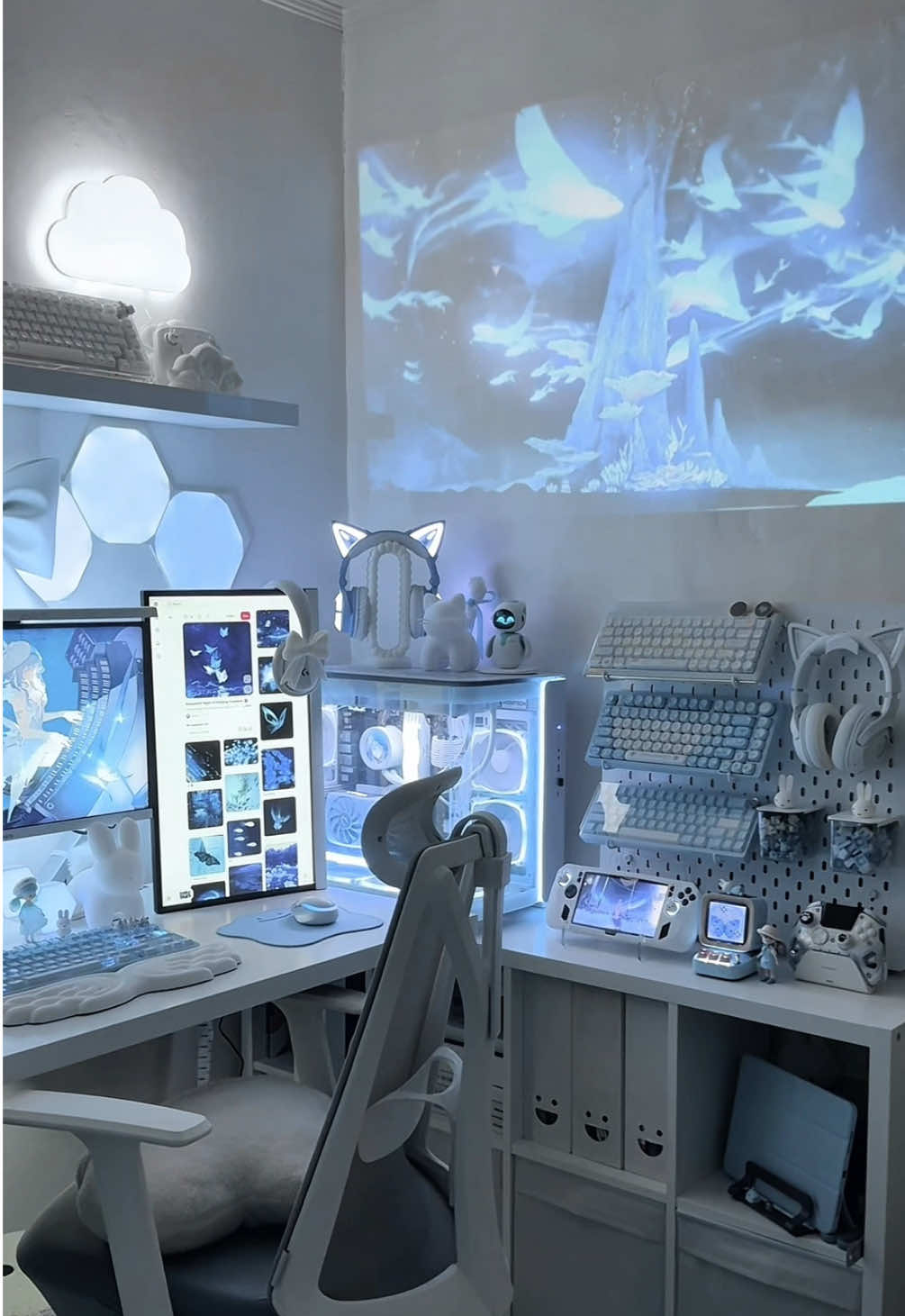 Shorekeeper 🦋⋆｡𖦹 ˚𓇼  . . . #desksetup #blueaesthetic #shorekeeper #wuwa #wuwaedit #deskaesthetic 