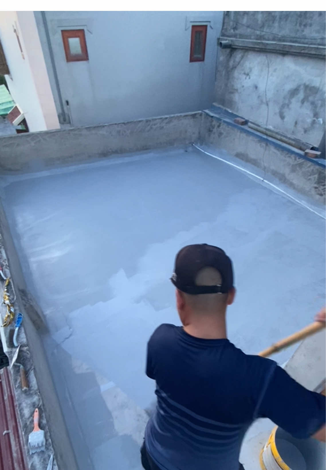 Anh giờ đầu đinh…