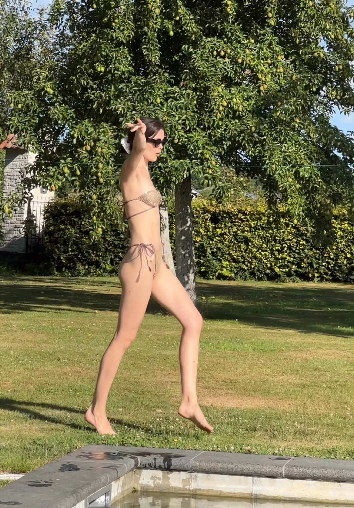 I can’t I have plans (recreating every scene from mamma mia)  #mammamia #eurosummer #vacation #poolside #lipsync @Calzedonia @marcjacobs 