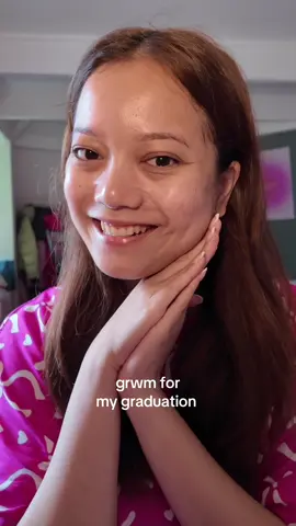 I did my own grad makeup lol IT LOOKS OK RIGHT