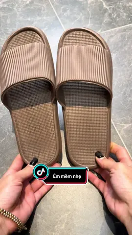 Dép đi trong nhà mềm êm chân #hottrend #xuhuongtiktok #xuhuong #hangmoive #viral #luotvuimualien #giaydep 