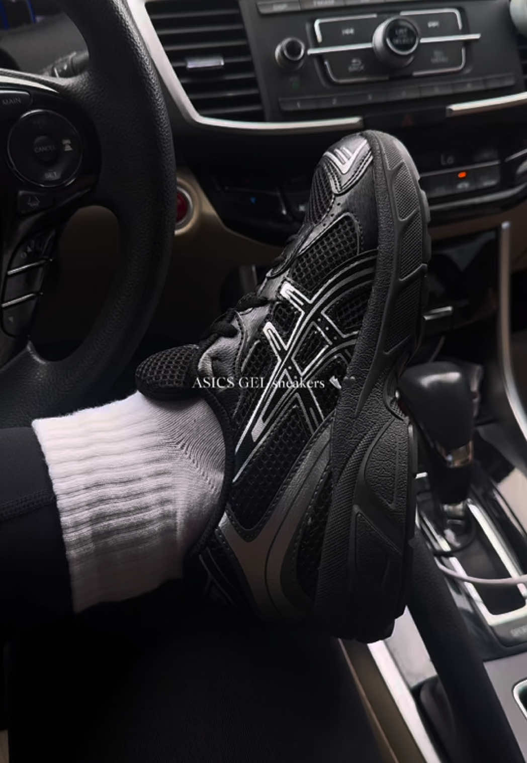 Ok but these ASICS GEL are so comfyyy 🧸🍁☕️🍂 #girlythings #creatorsearchinsights #girlyfinds #tiktokshopfinds #viralshoes #asics #asicsgel #asicsgel1130 #fallsneakers #flykicks #comfortableshoes #sneakerfinds #asicssportstyle #sneakerheads @Fly Kicks  