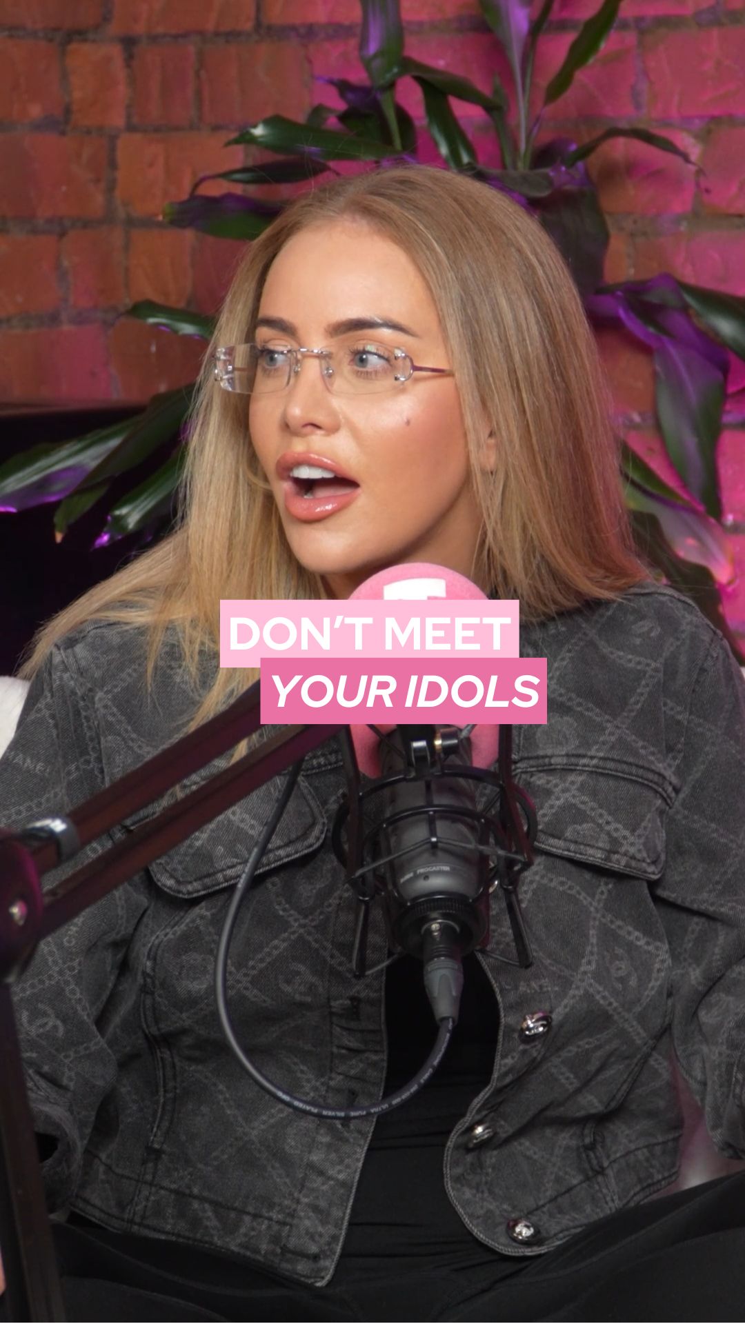 Ashley met her actual idol in the VIP section at Oasis… and the story is just as iconic as you’d expect 👀🍸 Unexpected celeb run-ins in this week’s main episode New ep now live! Head to the link in our bio or search Nip Tuck wherever you get your podcasts 💋✨