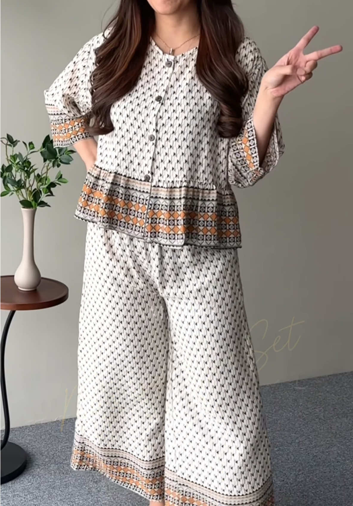 Maiya OneSet cantik dari Amariel!! Ready ukuran jumbo XL🤩🤩 motifnya lagi cakep2 yukk langsung cek dikeranjang kuning🛍️✨✨✨#amariel #amarieldaily #celana #oneset #piyama #onesetmurah #onesetkekinian 