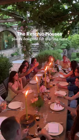 A long table set in the garden, lifelong friends reunited, stories from the past and dreams of the future, as the sun sets over the countryside. The Reschio Houses are places designed for sharing time — past, present and yet to come  #Reschio #GardenGathering #ReschioHouses #SunsetStories #TimelessMoments #CountrysideDining #SharedTime 