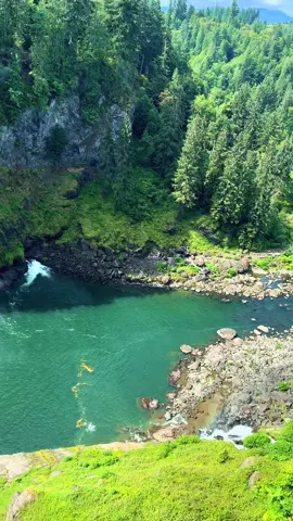 Happy Twin Peaks waterfall day!! #pnwonderland #washingtonstate #pnw #waterfall #snoqualmie #Hiking 