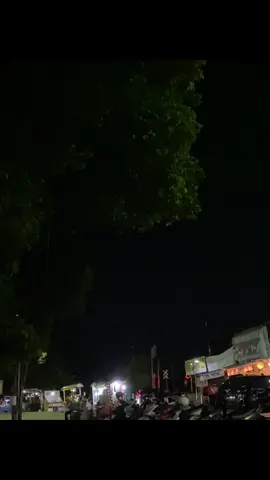 kudu tetep kuat lan semangat bolo 😌#jowopride #jowostory #liriklagu #liriklagujawa #viral #trending #fyp 