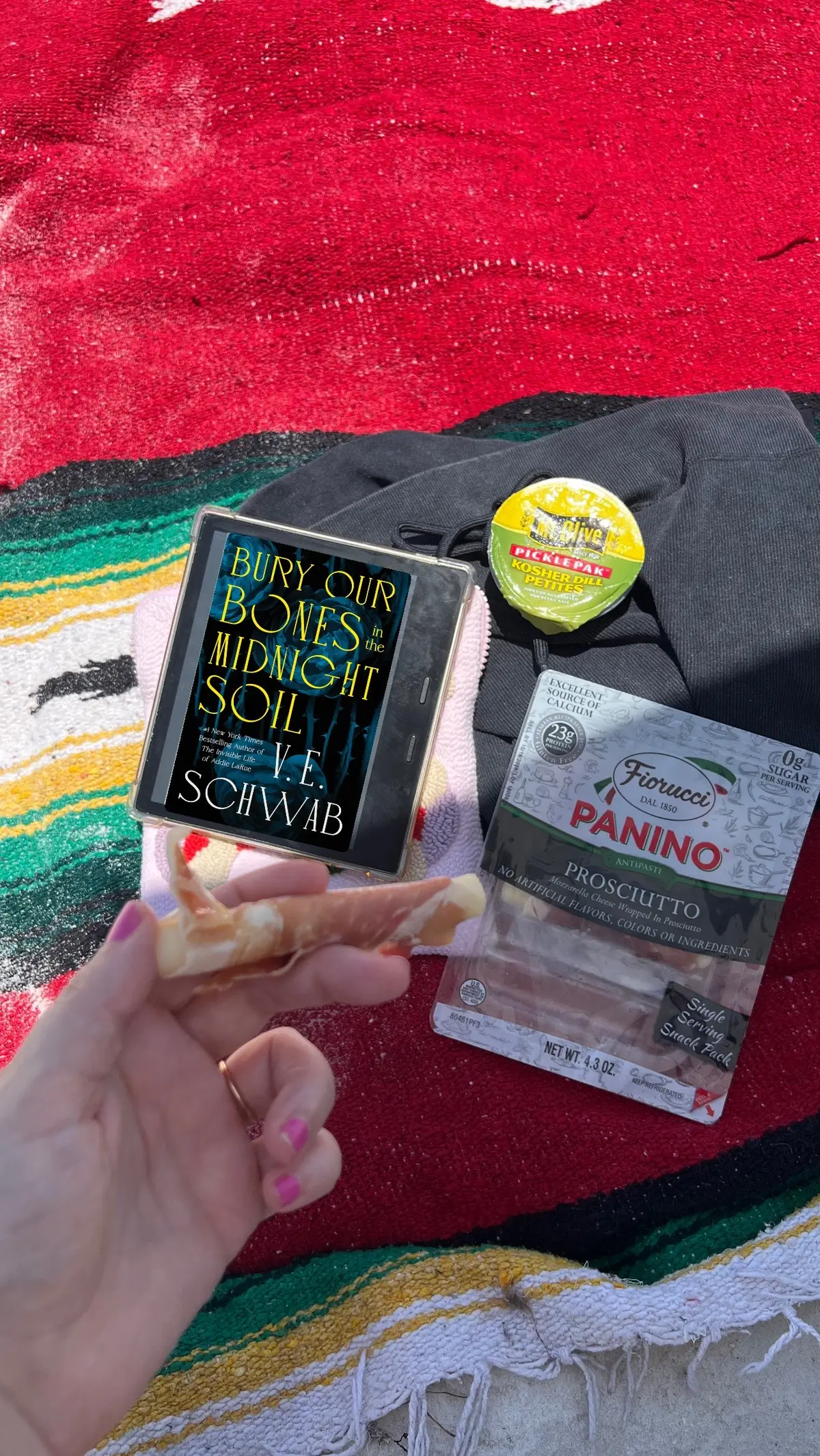 This was a perfect beach day in my book. What do you eat and/or read at the beach?
