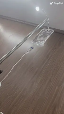 Con.gái đi viện.1 mình ,chuyền nước tay trái,bỏ túi vài viên kẹo ,tốt nhất mặc váy ,đừng ngủ quên nhé 😌#singlemom #maicherry #2025 #1993 #tamtrang #nhoanh #tuithan #ốm 