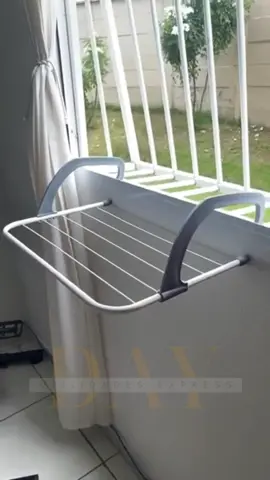 🧺 Seca sem ocupar espaço! O varal portátil é ideal pra sacadas, portas e janelas 🪟 Sem instalação, sem bagunça! Perfeito pra quem mora em apê! 💡 Compacto, prático e regulável! ✨ Vai em cor sortida! #varalportatil #dicadecasa #apartamentopequeno #organizacaopratica #achadinhostiktok 