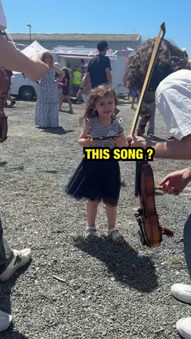 We surprised everyone with « I Will Survive » 😍 #iwillsurvive #violin #guitar #saxophone #cajon #TourDeFrance #livemusic 