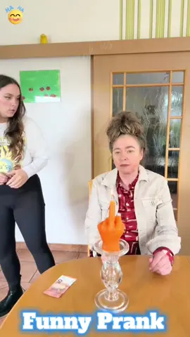 mother and daughter funny 😂🤣🤣#scareprank #scarecam #scared #scarytiktoks #for #foryou #funny #funnyvideos #funnytiktok #funnymemes #hahahaha 