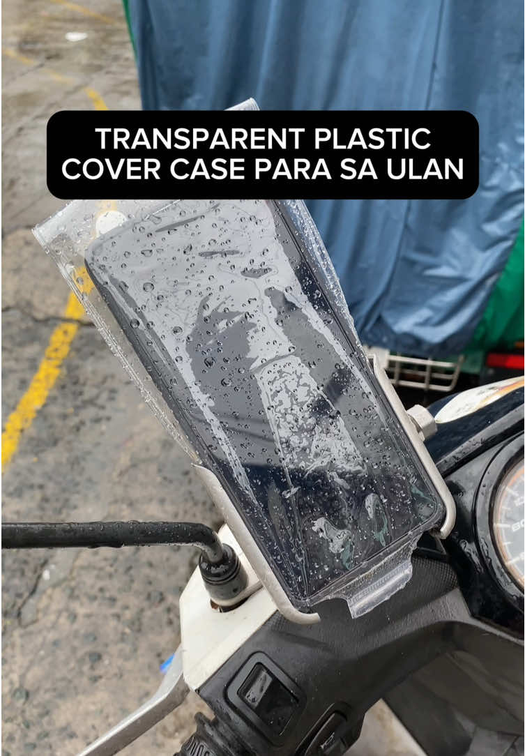 Phone Plastic cover ngaung tag ulan lalo na may bagyo magagamit talaga to. #rainyday #rain #plasticcover #rider #waterproof #cellphone #mobile #protection #waterproofcase #transparentcase #transparentphonecase #waterresistant 
