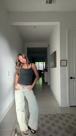jeans + flip flops #classof2026 #OOTD #fitcheck #senioryear #outfitinspo #outfitideas