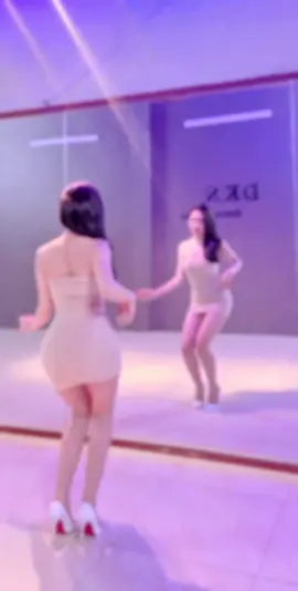 Nhớ lấy nhạc này đặt báo thức nha mn dễ tỉnh lắm🤭#xh #dance #kimngan 