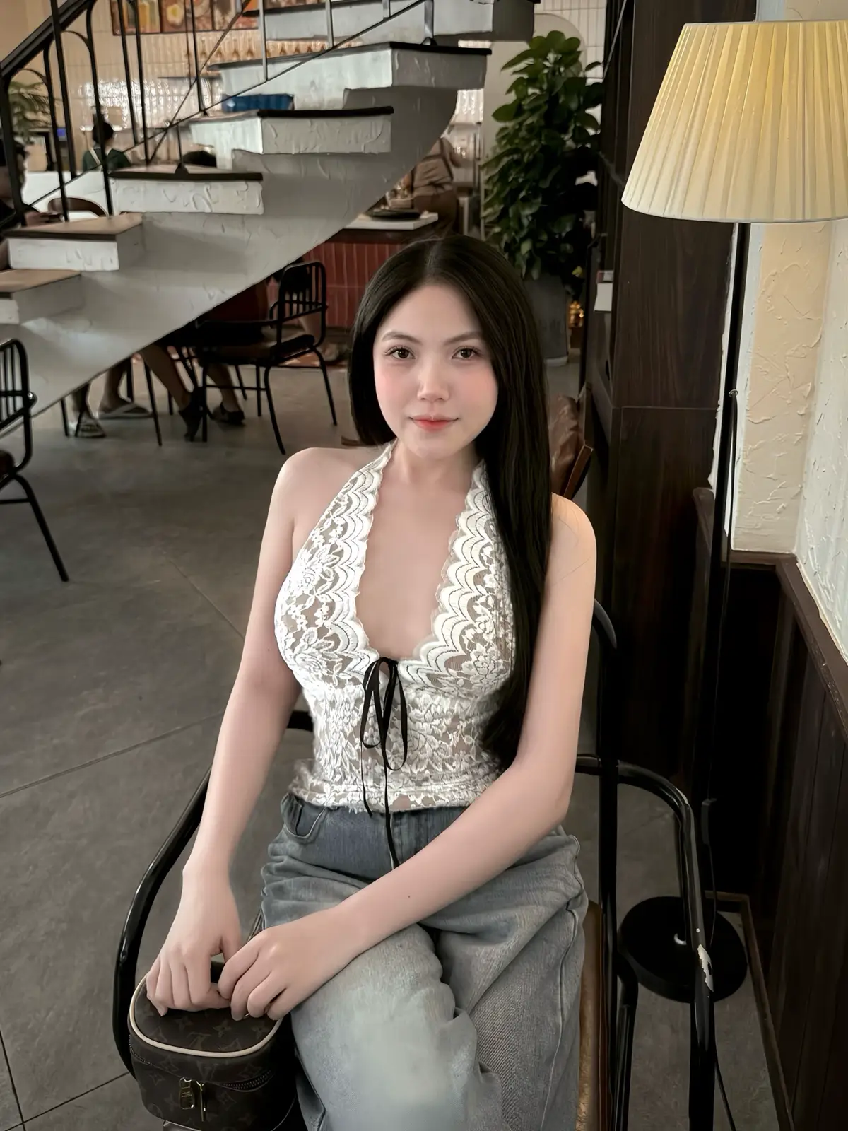 Có con đường nào bước qua,ta đến mang e món quà hẹn hò yêu thương ta say đến già.Nắng mưa là chuyện nắng mưa ai biết con tim đã vừa chạm đến hạnh phúc hay là chưa.#tâmtrangbuon💔 #suy #xh #frend #xuhuongtiktok 