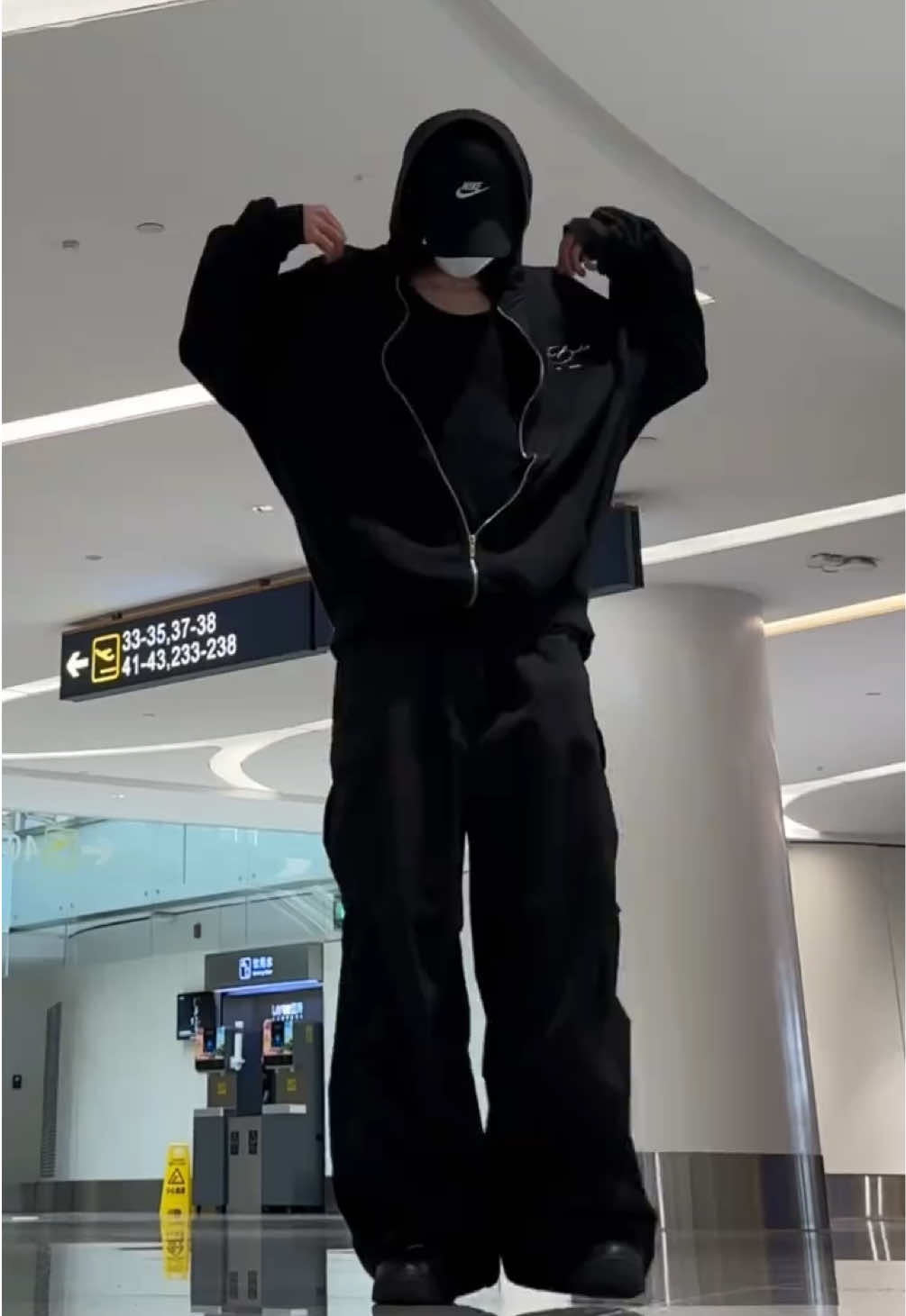 好舒服好舒服的一首歌啊！#抖音潮流舞蹈大赛 #chill #浅跳一下 #周同学 #zhouzhou #douyin #trendingdance #dance 