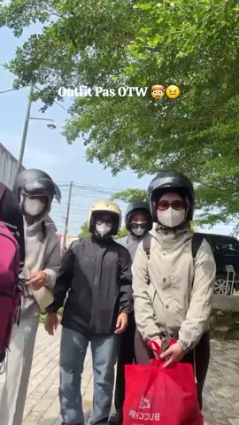 Liburan dadakan, kaya tahu bulat😅 #pantaivibes #pantai #outfit #outfitpantai #girlstherapy 