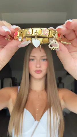 Les filles ! 🌸 Vous avez plus de 500 charmes pour customiser votre bracelet @Italian Charms France à votre goût !  Et J’ai -10% pour vous avec le code CLARABRT ! 🫶🏼 Le lien est dans ma bio 🎀