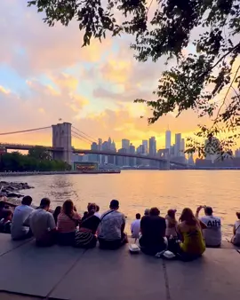 Sunset over Lower Manhattan  Lovers and sunset lovers enjoying golden hour yesterday at Pebble Beach in Brooklyn Bridge Park in Brooklyn.  Mention or tag someone you’d like to see the sunset with on this spot in Brooklyn Bridge Park.  📍Pebble Beach, Brooklyn Bridge Park, Brooklyn, New York City  #sunset #pebblebeach #brooklynbridgepark #brooklyn #nyc       