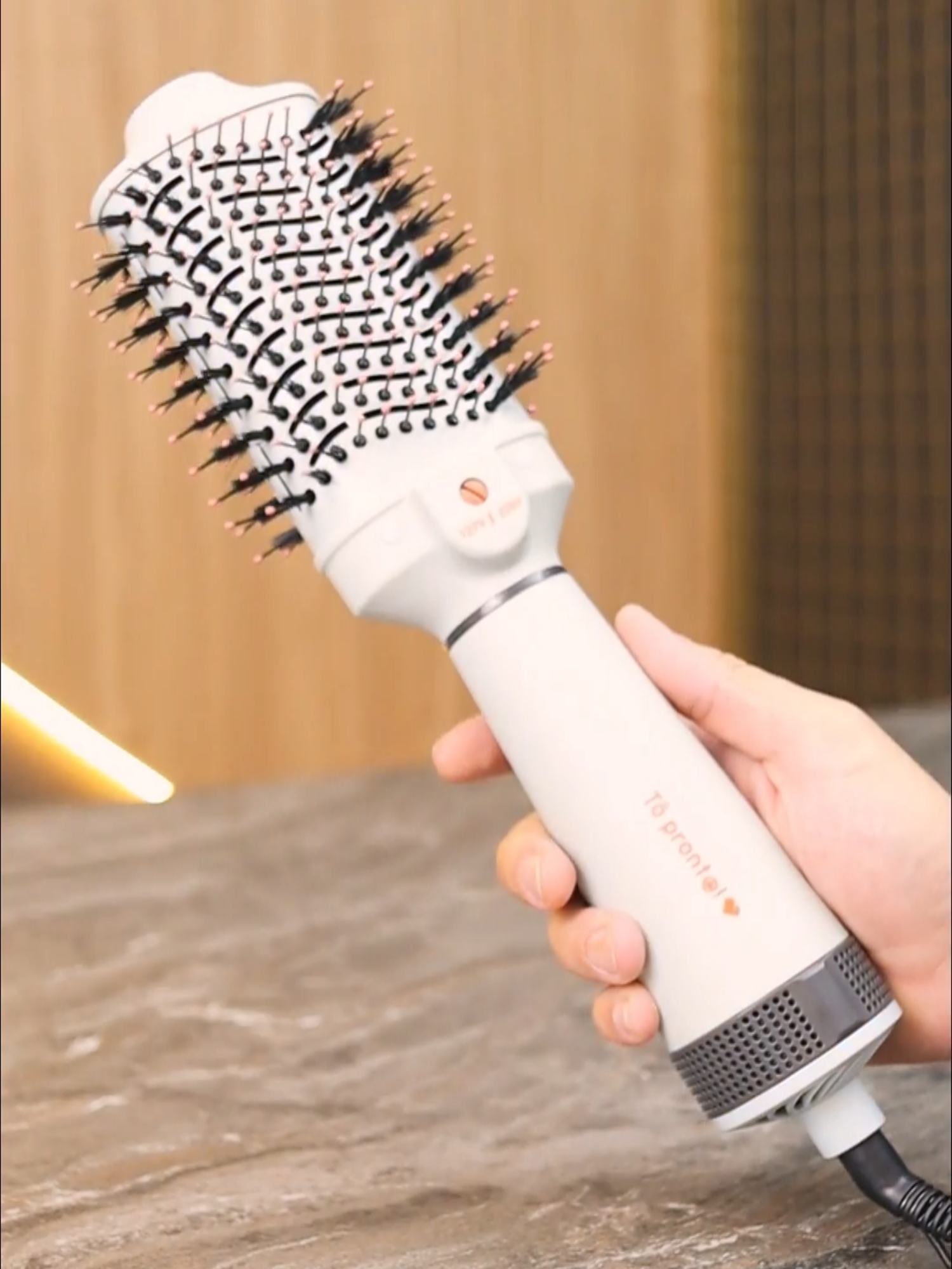 Escova Secadora Cadence 4 em 1 – Bivolt 💨 Seca, alisa, modela e dá volume — tudo com uma única escova! Essa Cadence 4 em 1 é a queridinha da TikTok Shop! ⚡ Bivolt, prática e perfeita pra deixar o cabelo incrível em minutos! 🔥 E o preço? Baixíssimo! Corre no carrinho 🛒 #EscovaSecadora #ToProntaCadence #BelezaTikTok   #TikTokMeFezComprar #PromoTikTokShop #AchadinhosTikTok    #DicasDeBeleza #Escova4em1   #BelezaPrática #CabelosRadiantes #AchadinhosDaInternet   #RotinaDeBeleza #CabeloDeSalonEmCasa #FinalizaçãoPerfeita
