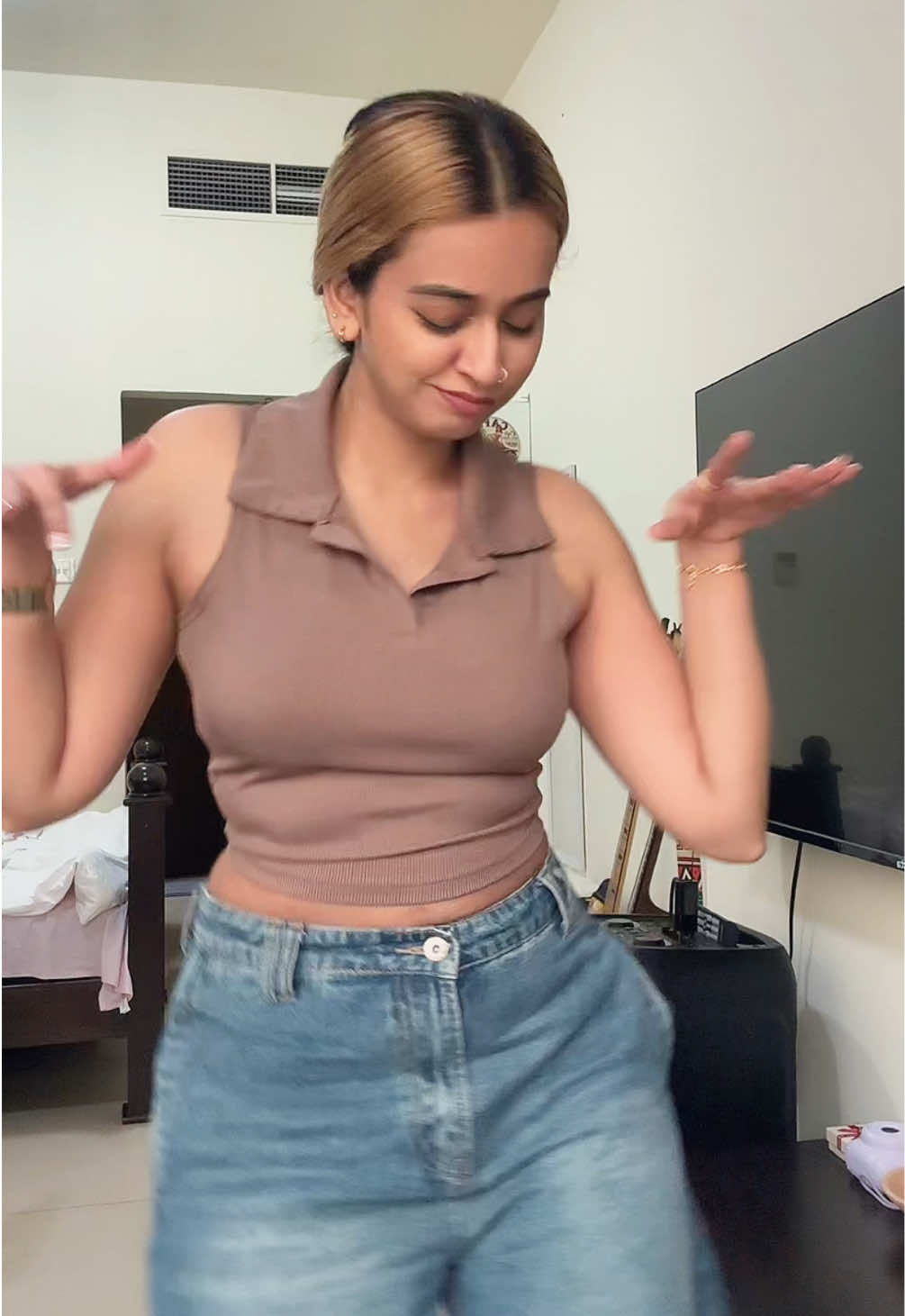 Magorisa si si basareee💃🏼#sellam 😂 on 2% energy  #fyp #foryou #srilankan #sinhalatiktok #sinhalasong #80s #dubai #desi #crazy #pasiii #pasindi #tiktoktrending #viral #tiktoktainment #magorisasisibazare #dancetok #bambalapitiye #bamba #sl_lk 