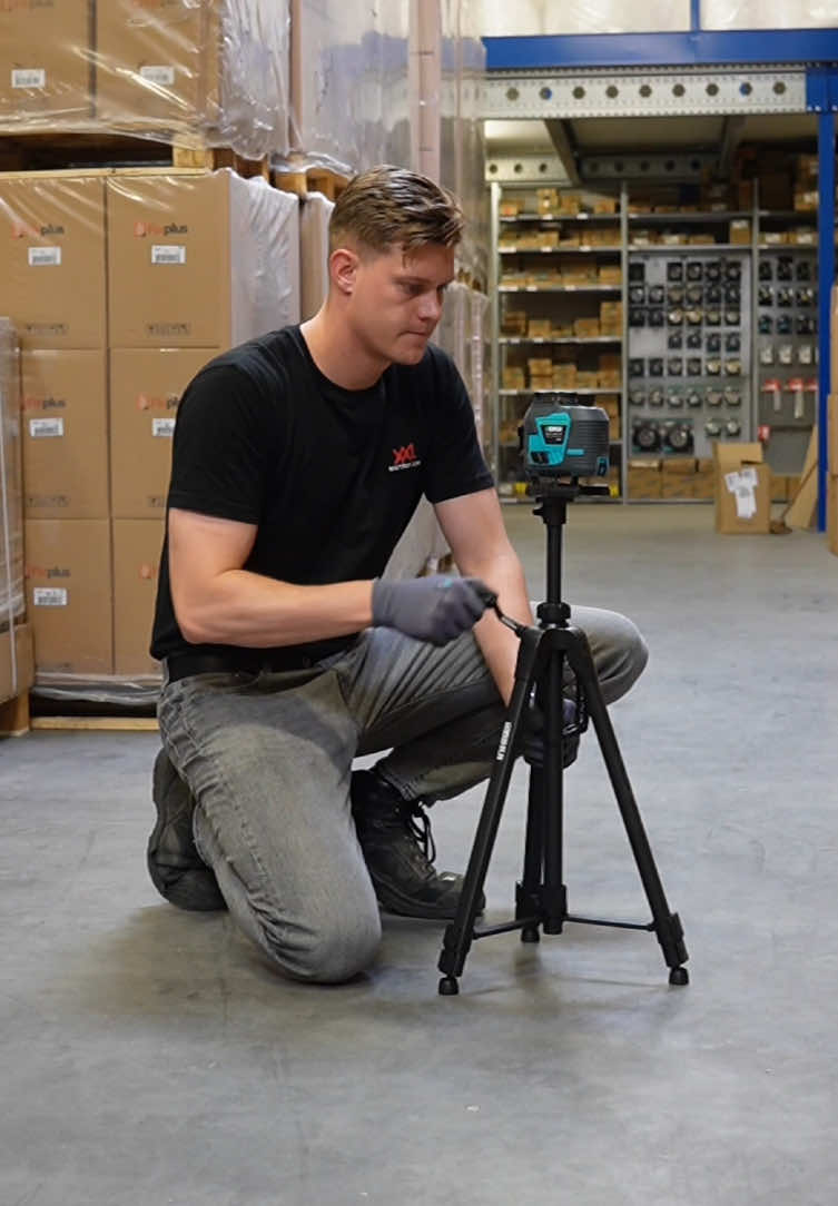 Precisiewerk begint met een goeie basis! #tegelzetter #bihui #bouw #bihuitools #klus #gereedschap 