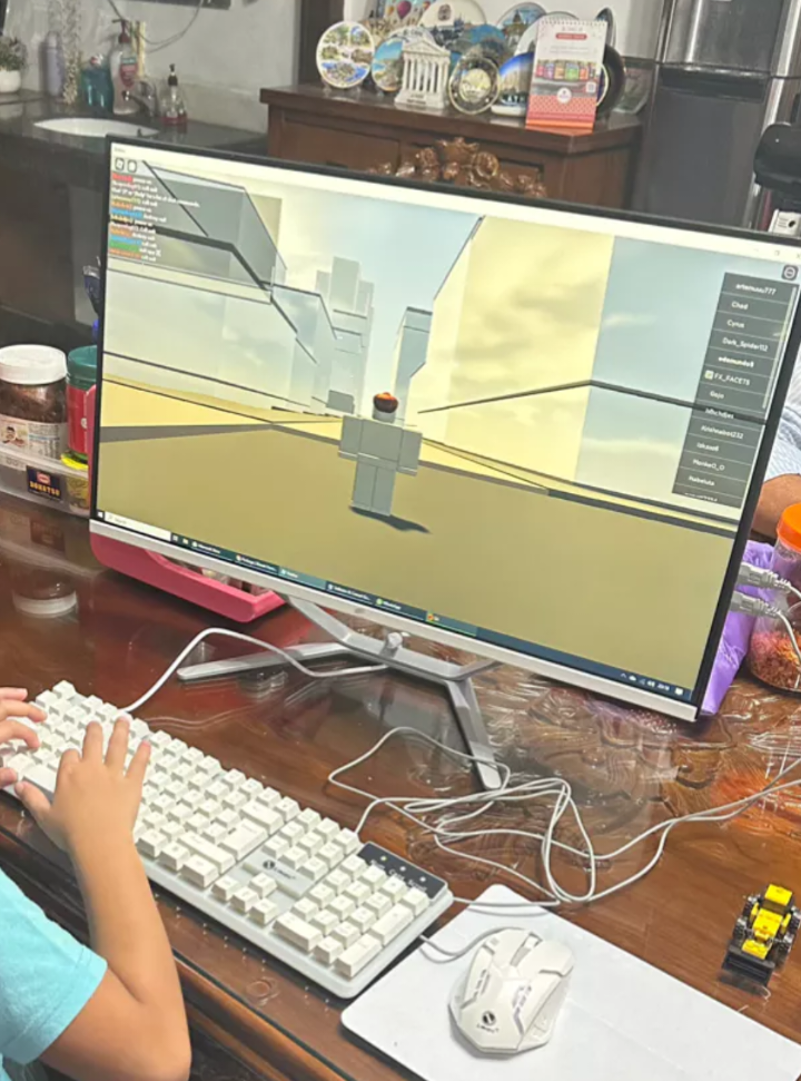 MA Komputer All-in-One dilengkapi keyboard dan mouse