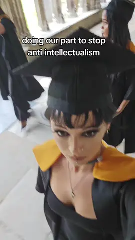 pls hire us🙏🙏🙏 @anastasia merli @manny  #graduate #england #mastersdegree #university 