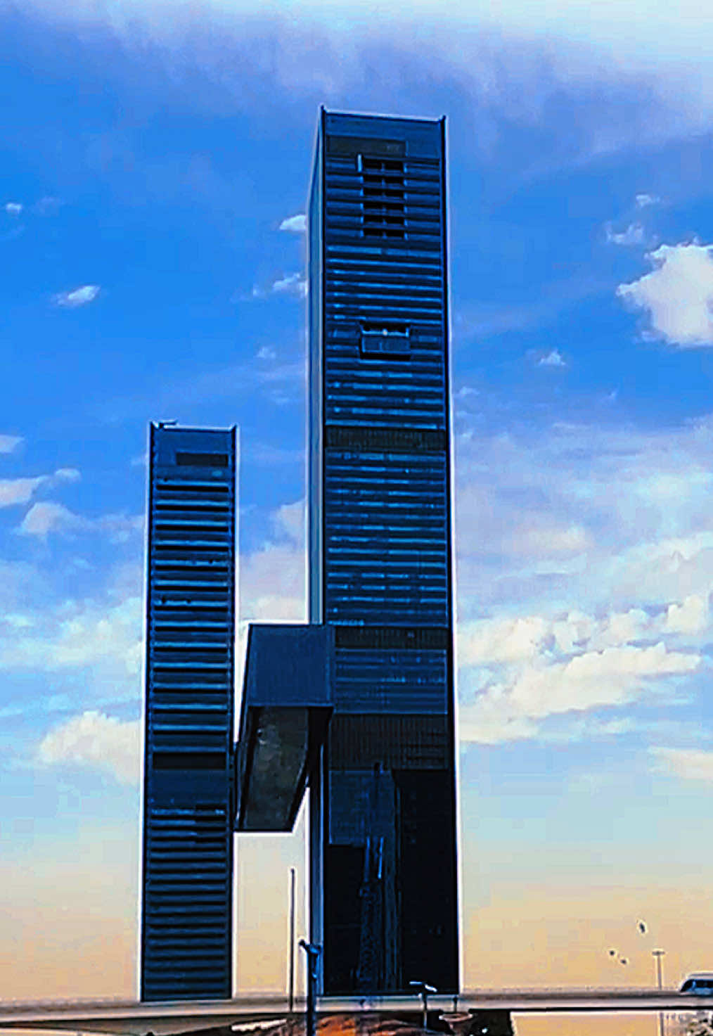 Dubai city / Dubai metro #creatorsearchinsights  #dubaimetro #dubai #dubaitiktok #dxb_uae_dubai 